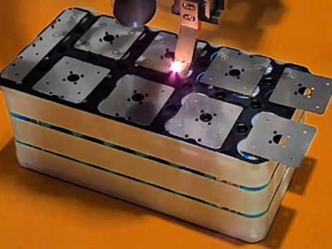 Лазерная сварка аккумуляторного модуля на портальном станке (новая энергетика)